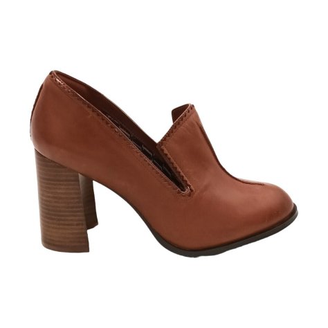 Scarpa con tacco Clarks modello Cass Pop Scarpa con tacco Clarks modello Cass Pop
